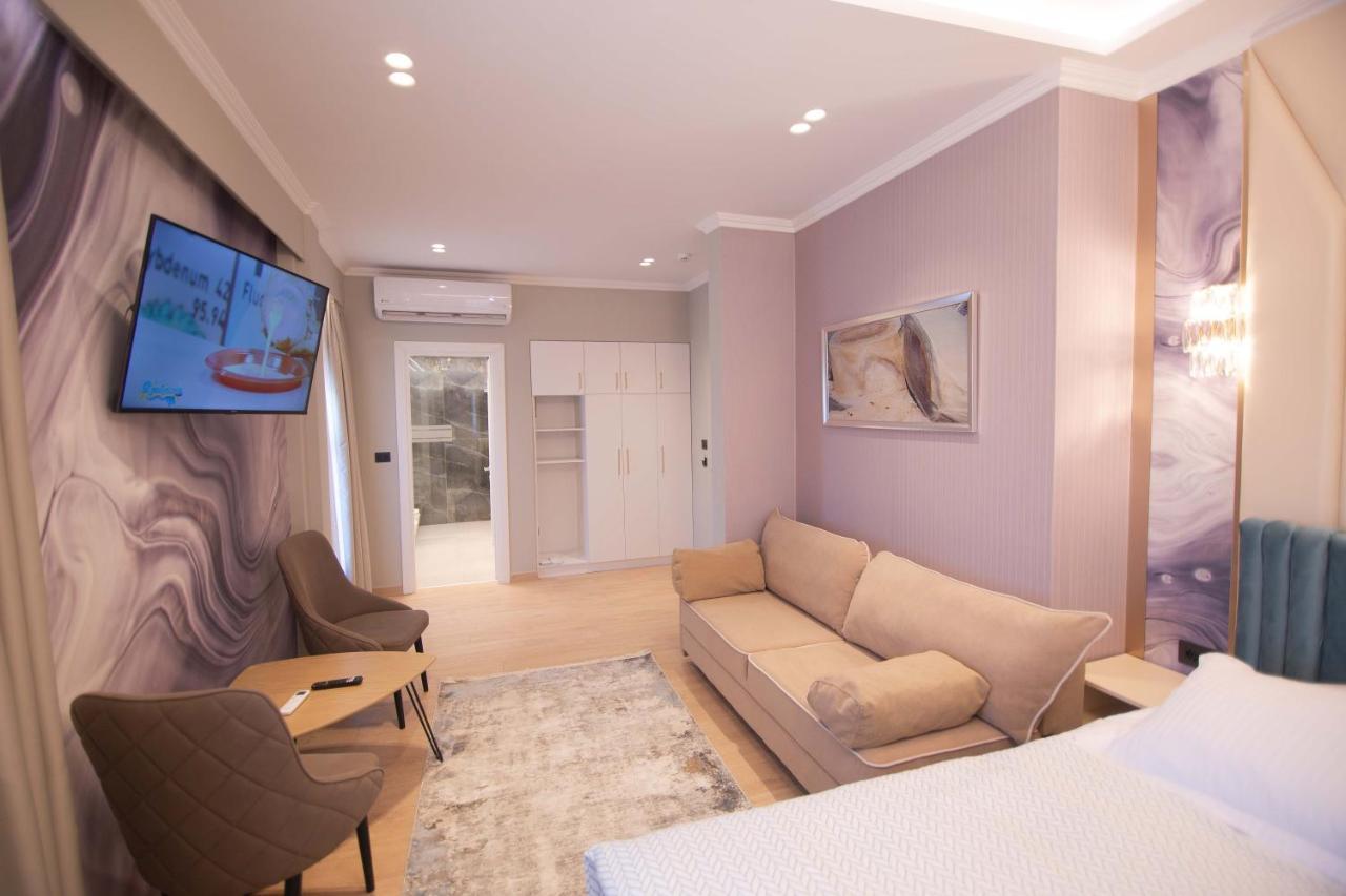 Sky View Hotel Korce Exterior photo