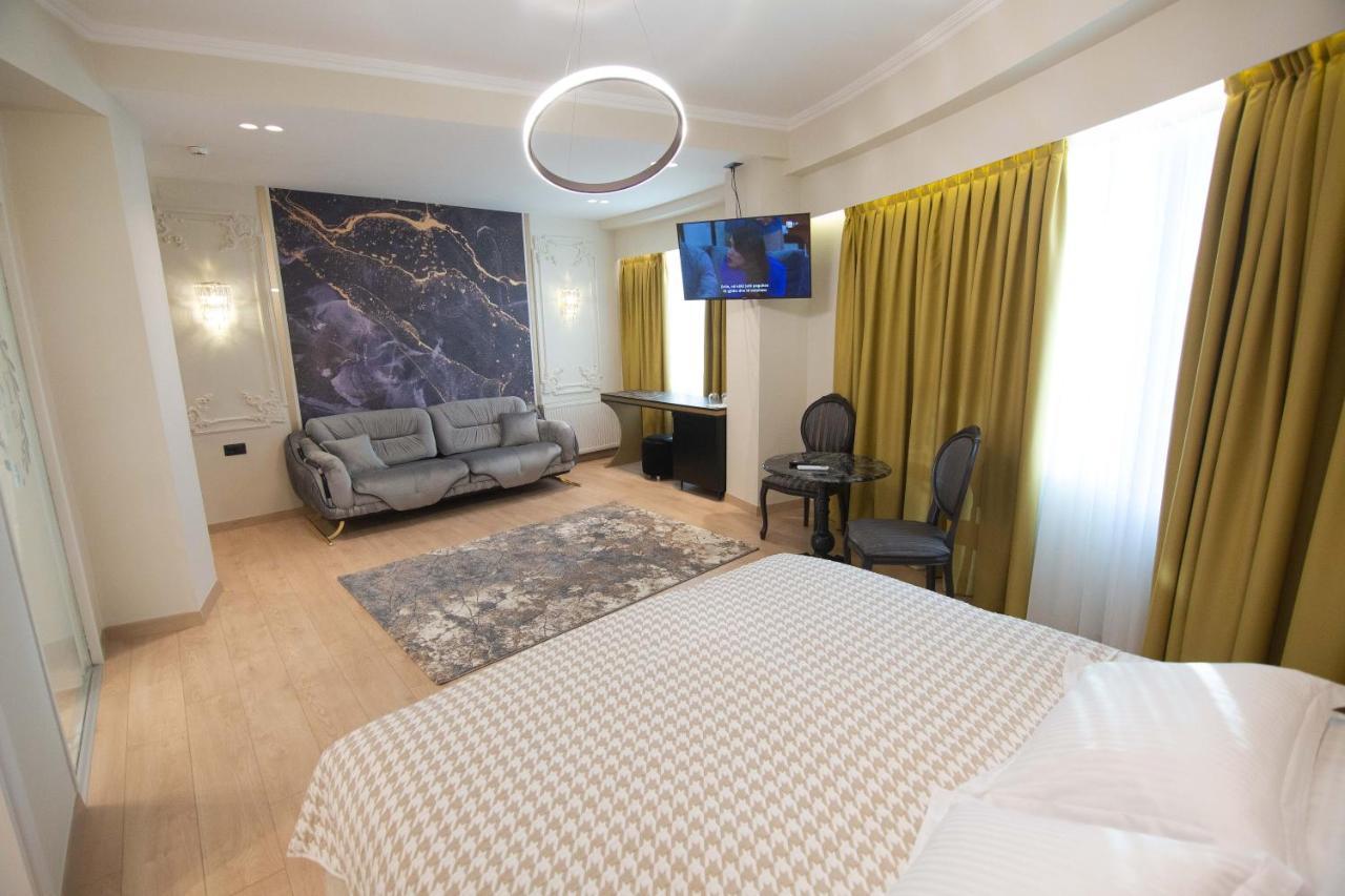 Sky View Hotel Korce Exterior photo