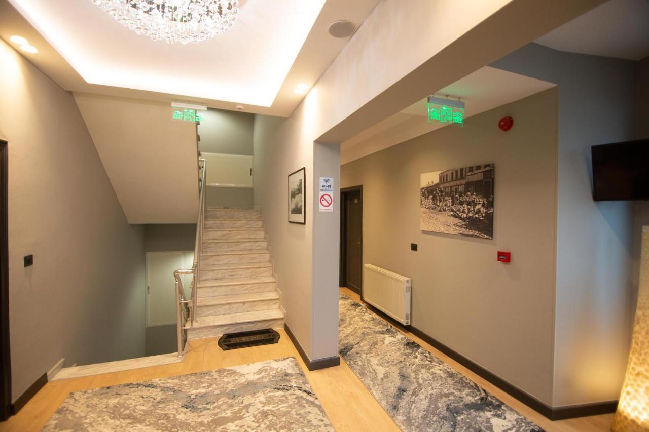 Sky View Hotel Korce Exterior photo